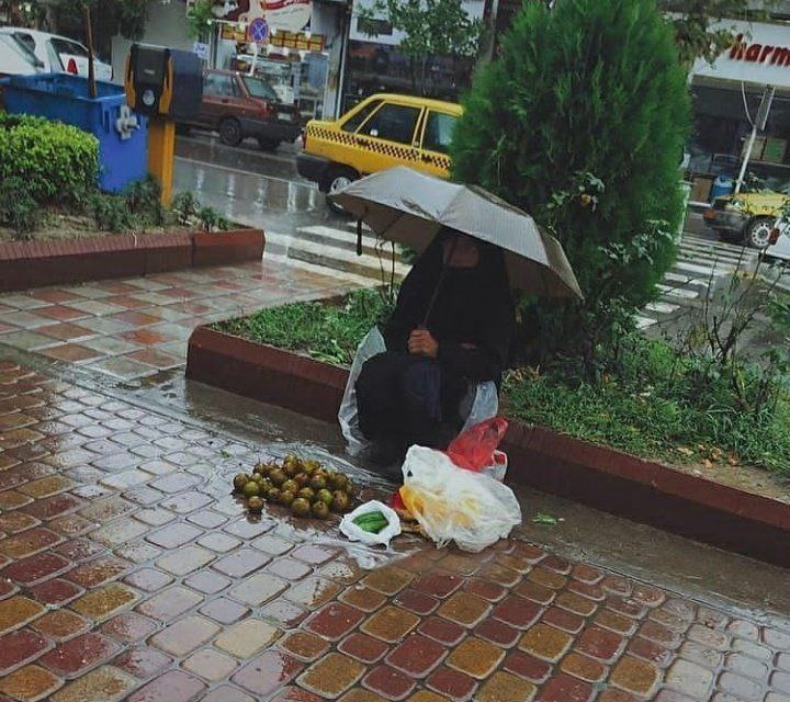چرخ زندگی مادر غیرتمند ایرانی در سرما این‌گونه می‌چرخد+عکس