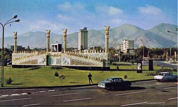زمانی که تخت جمشید وسط میدان ونک تهران بود + عکس