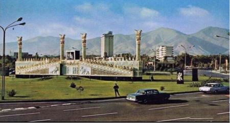 زمانی که تخت جمشید وسط میدان ونک تهران بود + عکس