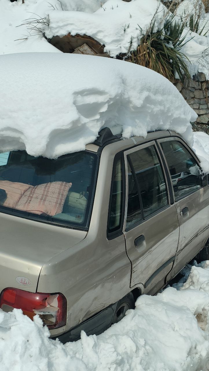 دفن شدن خودروها زیر برف درکه تهران+عکس