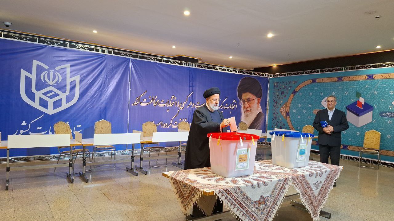 رئیسی در وزارت کشور رای خود را به صندوق انداخت+عکس