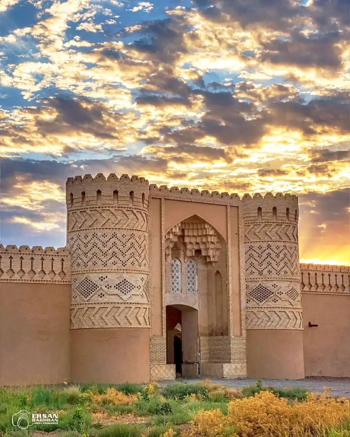 قلعه تیرجرد و آسمان زیبایش در ابرکوه+عکس