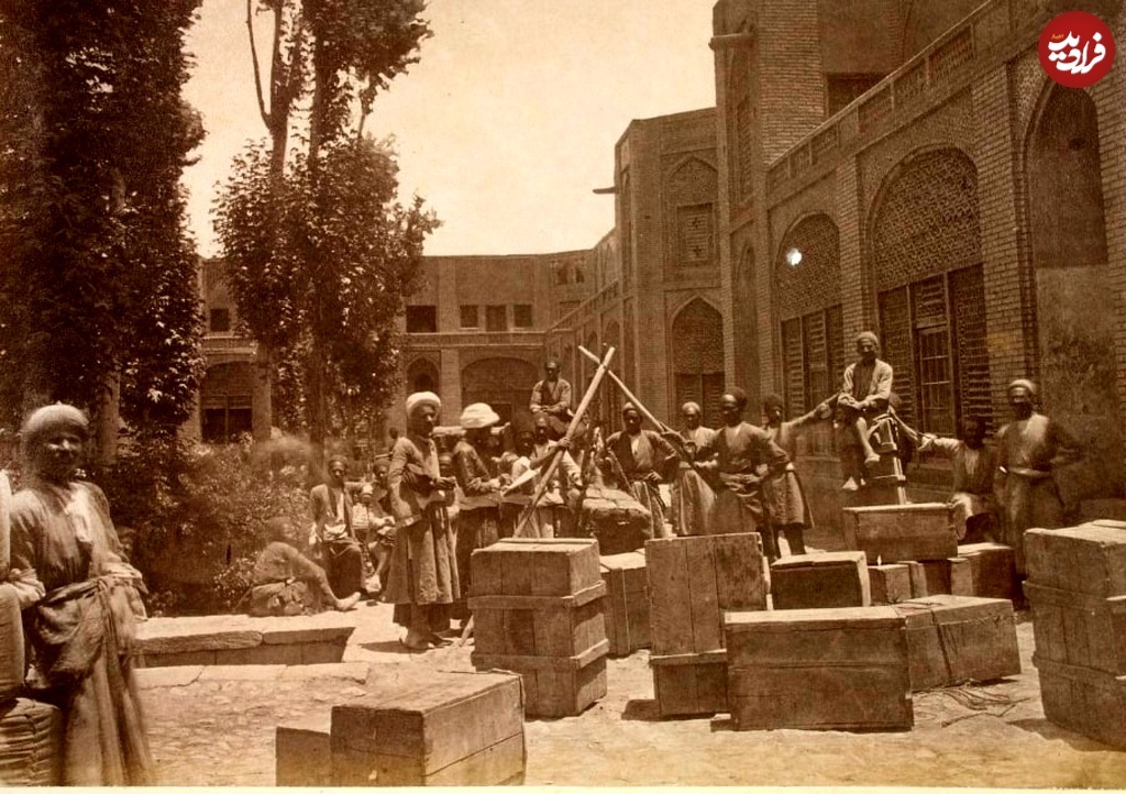 تصویر قدیمی از کاروانسرایی در اصفهان در دوره قاجار+عکس