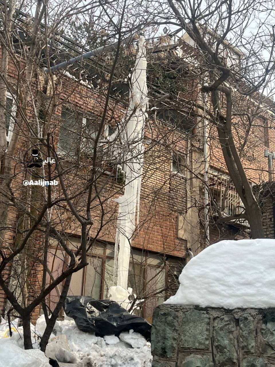  تصویری حیرت‌انگیز از قندیل ۳ متری در تهران+عکس