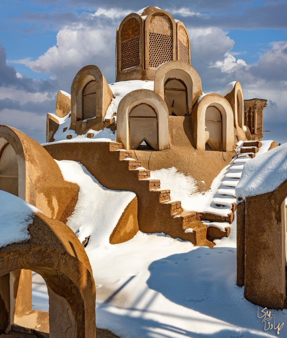بام خانه‌ بروجردی‌های کاشان از برف سپیدپوش شد+عکس