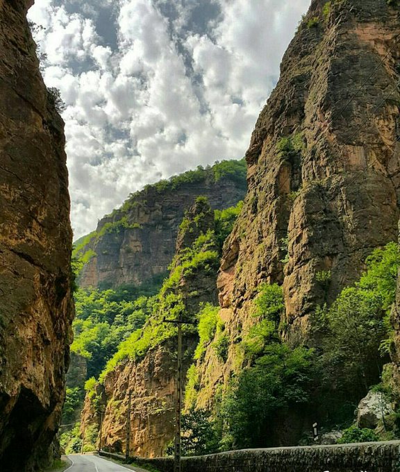 منظره‌ای زیبا از هزارچم جاده چالوس+عکس