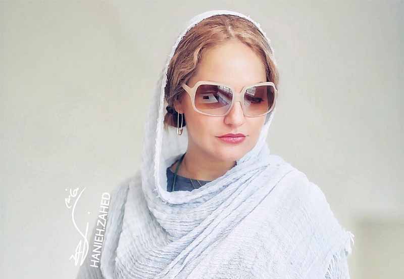 تیپ جدید و متفاوت مهنا‌ز ا‌فشا‌ر + عکس