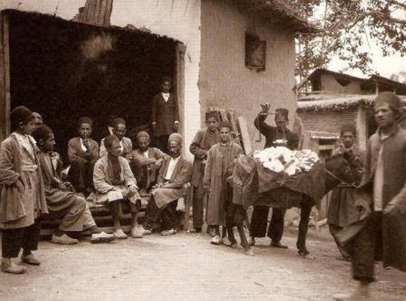 تصویری جالب از یک قندفروش تهرانی در اواخر قاجار + عکس