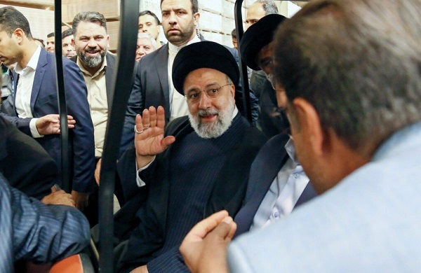 بازدید رئیسی از یک کارخانه با خودرویی متفاوت + تصویر