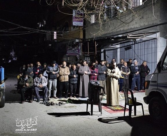 برگزاری نماز جماعت در غزه پس از تخریب مساجد+عکس