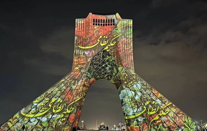 نورپردازی زیبای برج آزادی همزمان با سالروز ولادت حکیم نظامی+عکس