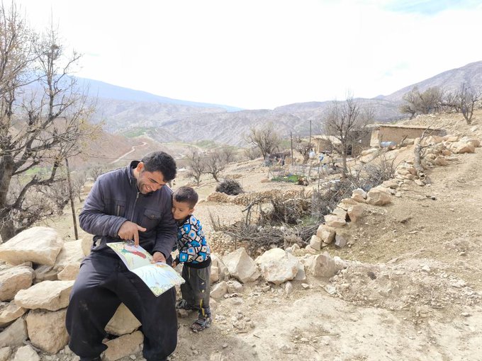 تصویری زیبا از یک پدر و فرزند در دل روستاهای ایران+عکس