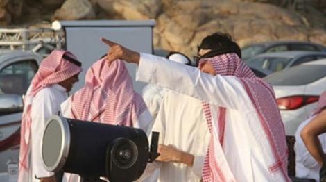 حمله عربستانی ها به عمان به خاطر پیروی نکردن از آنها در اعلام روز اول رمضان! + تصویر