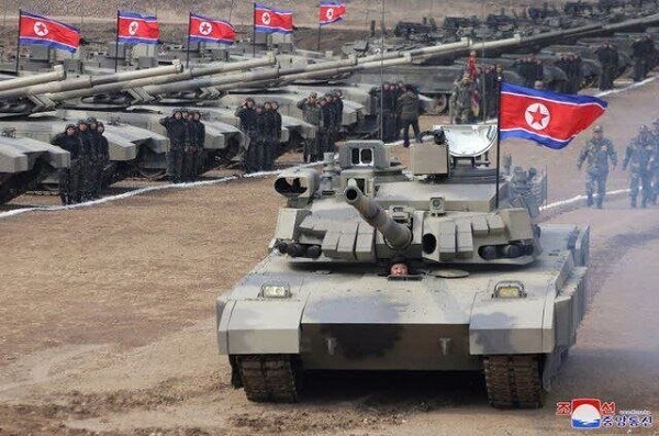 تانک‌سواری رهبر کره شمالی پس از اعلام فرمان جنگ+ تصاویر