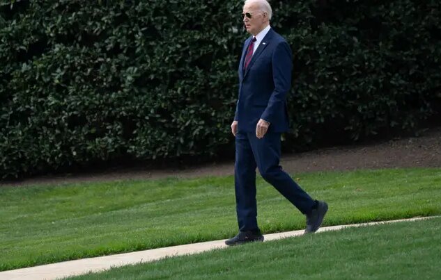 کفش‌های رئیس جمهور آمریکا سوژه شد+عکس