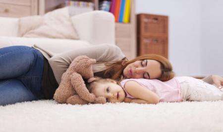 چرا می گویند روی زمین بخوابید؟