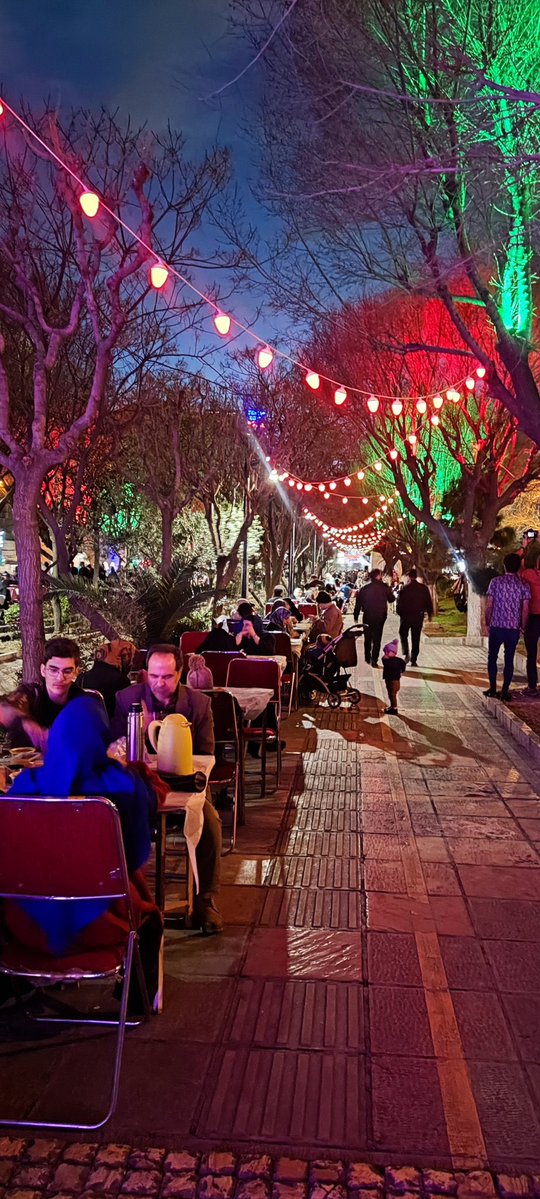 جشنواره نور و هنر و رمضان همراه با میز افطاری در بلوار کشاورز+عکس