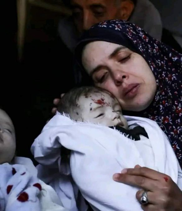 وداع اشک آلود یک مادر اهل غزه با نوزادش+عکس