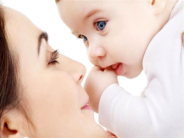 چرا نوزادان خوشبویند درحالی‌که در نوجوانی بوی بد می‌دهند؟