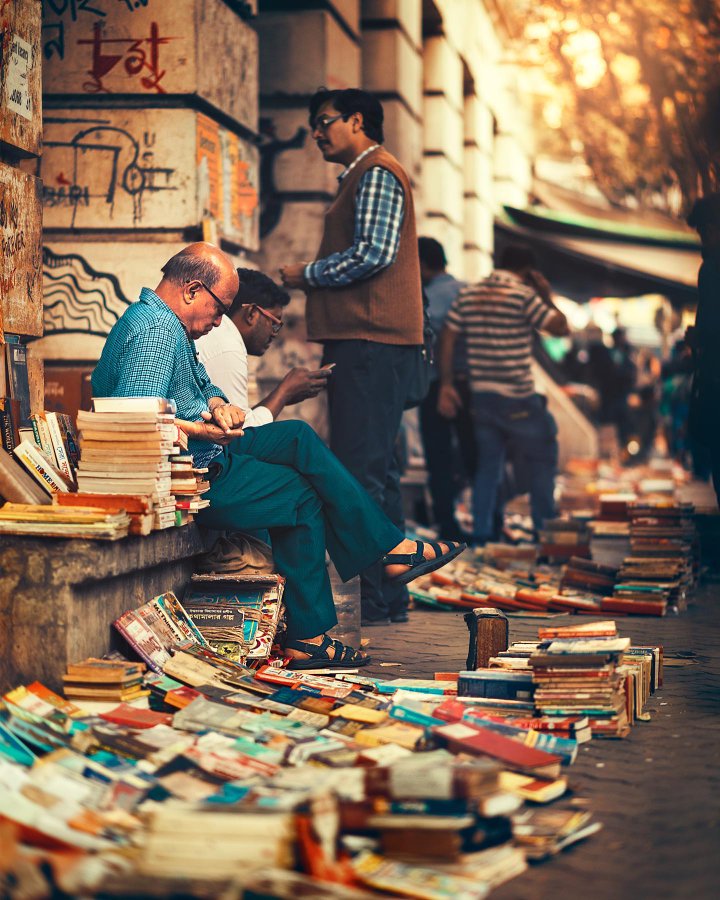 تصویری از یک کتابفروشی خیابانی در کلکته+عکس