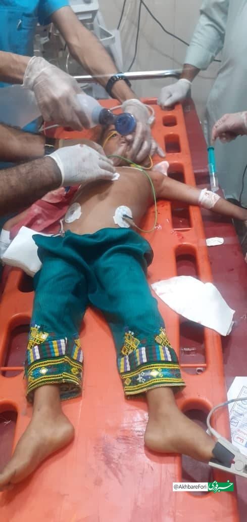 تصویر تلخ از کودک بلوچ که در حملات تروریستی دیشب مجروح شد+عکس