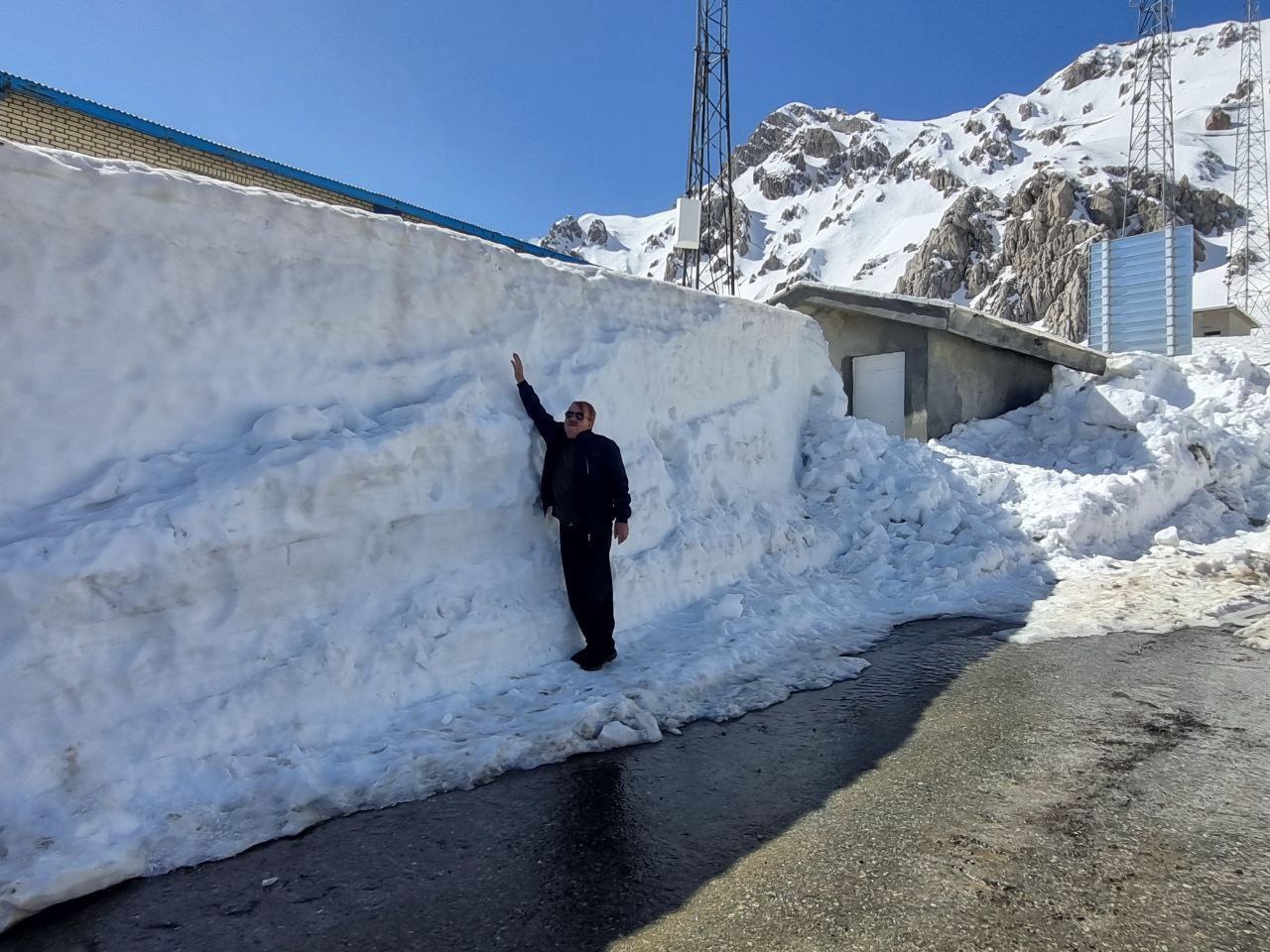 ارتفاع باورنکردنی برف در این نقطه ایران در همین روزها+عکس