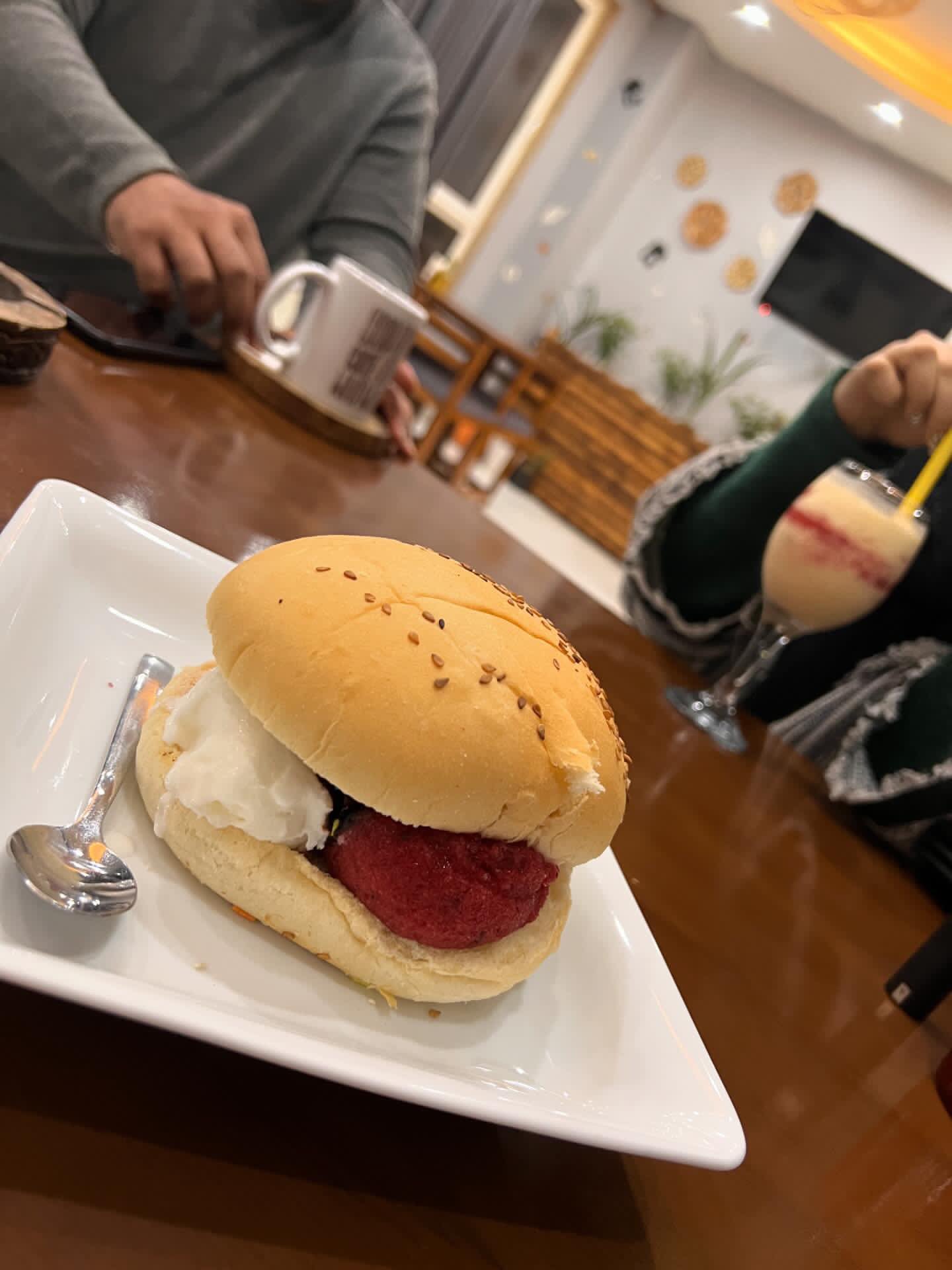  منوی عجیب یک کافه در رشت خبرساز شد+عکس