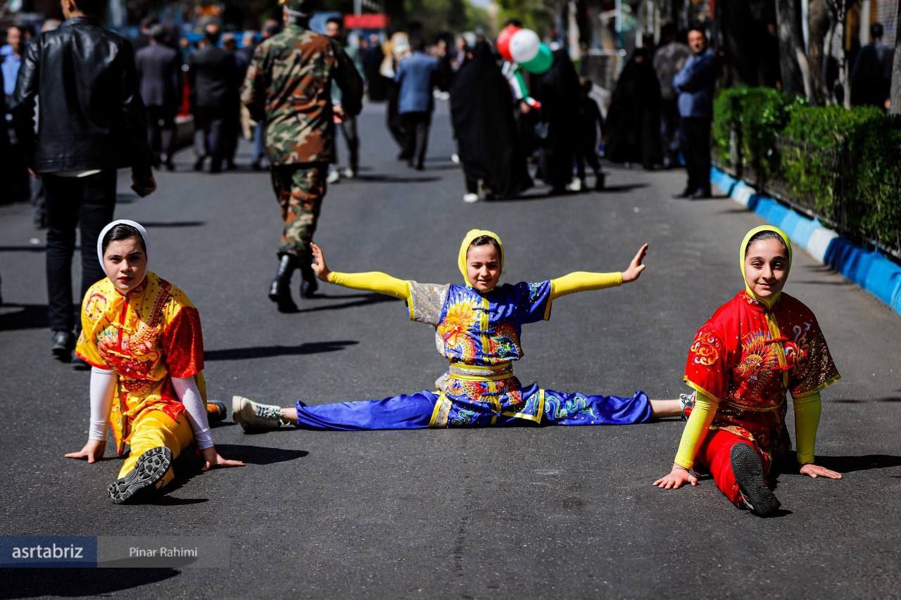 حرکت متفاوت سه دختر ورزشکار در راهپیمایی امروز تبریز+عکس