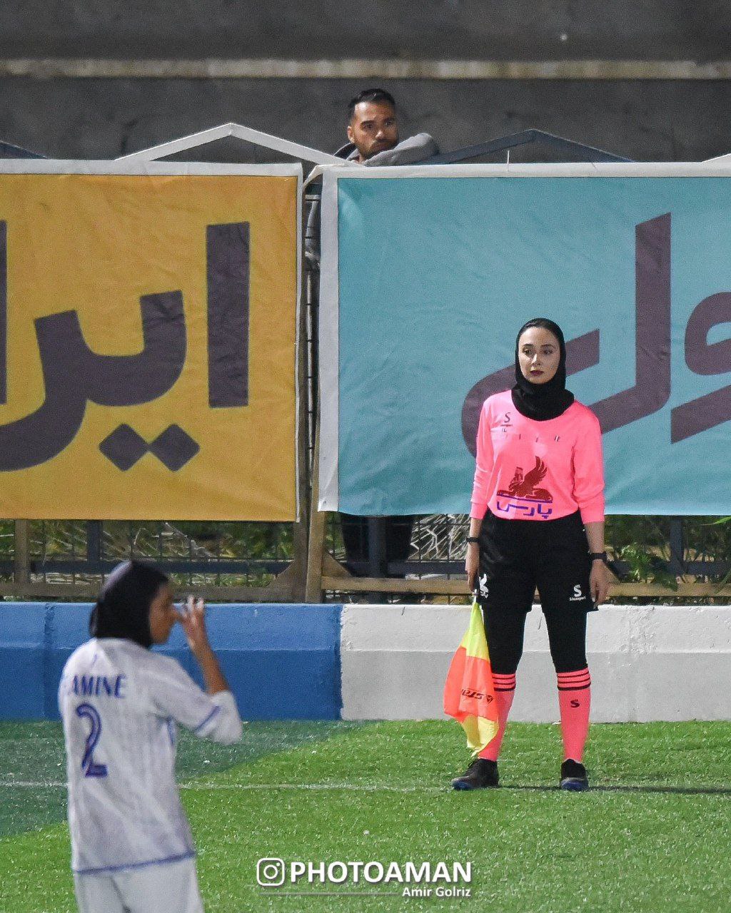 حضور تماشاگر ویژه مرد در لیگ برتر فوتبال بانوان! + عکس