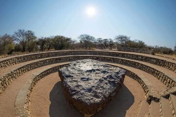 تصاویری از گران‌ترین شهاب سنگ روی زمین که برای ۸۰هزار سال تکان نخورده‌است!