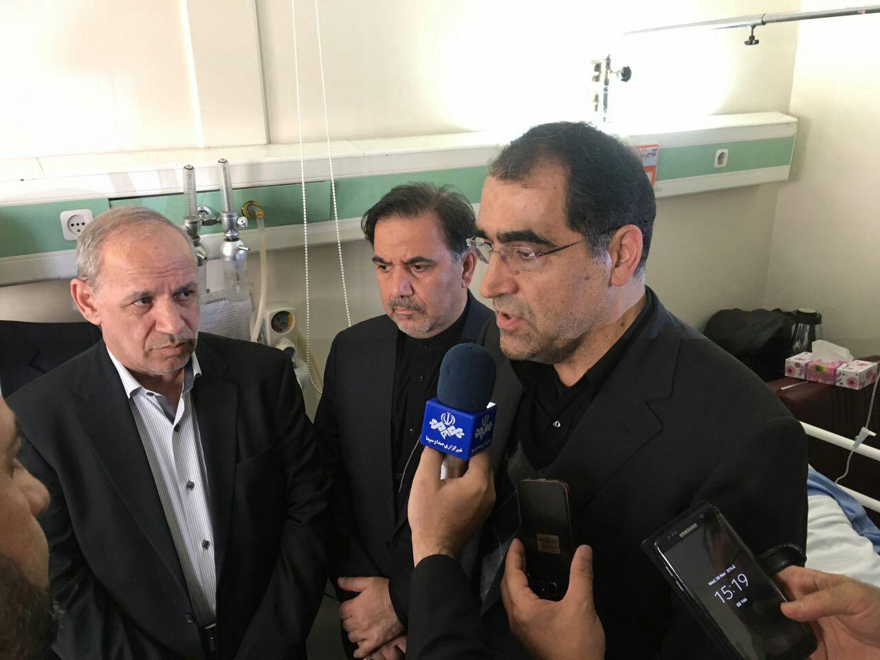 وزیر بهداشت در حاشیه عیادت از مصدومان حادثه برخورد قطار/رییس جمهور شخصا پیگیر این حادثه است