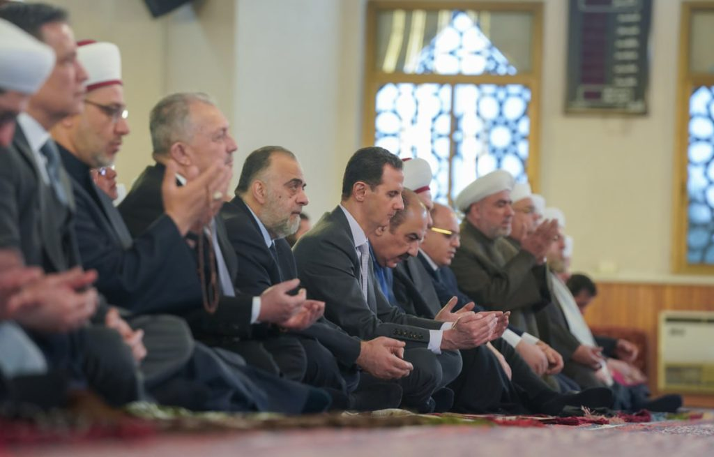  بشار اسد امروز نماز عید سعید فطر را اقامه کرد +عکس