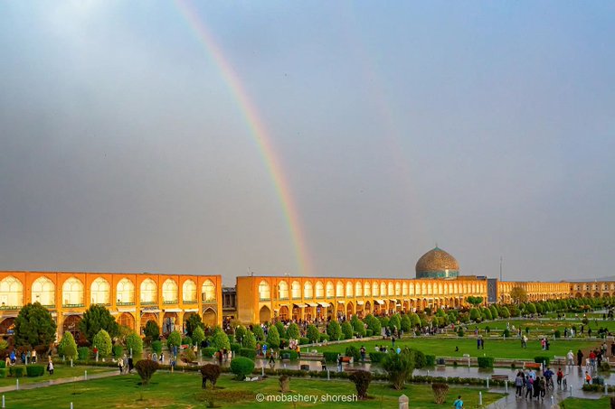 رنگین‌کمان زیبا در میدان نقش جهان اصفهان+عکس