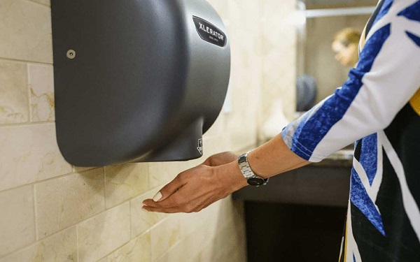 استفاده از خشک‌کن‌های دست در سرویس بهداشتی عمومی، بهداشتی است؟