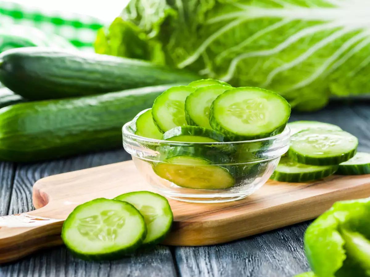 میوه ای سبز که سرشار از ویتامین کا، رقیب کاهو در آبرسانی به بدن وتضمین کننده سلامت استخوان ها است