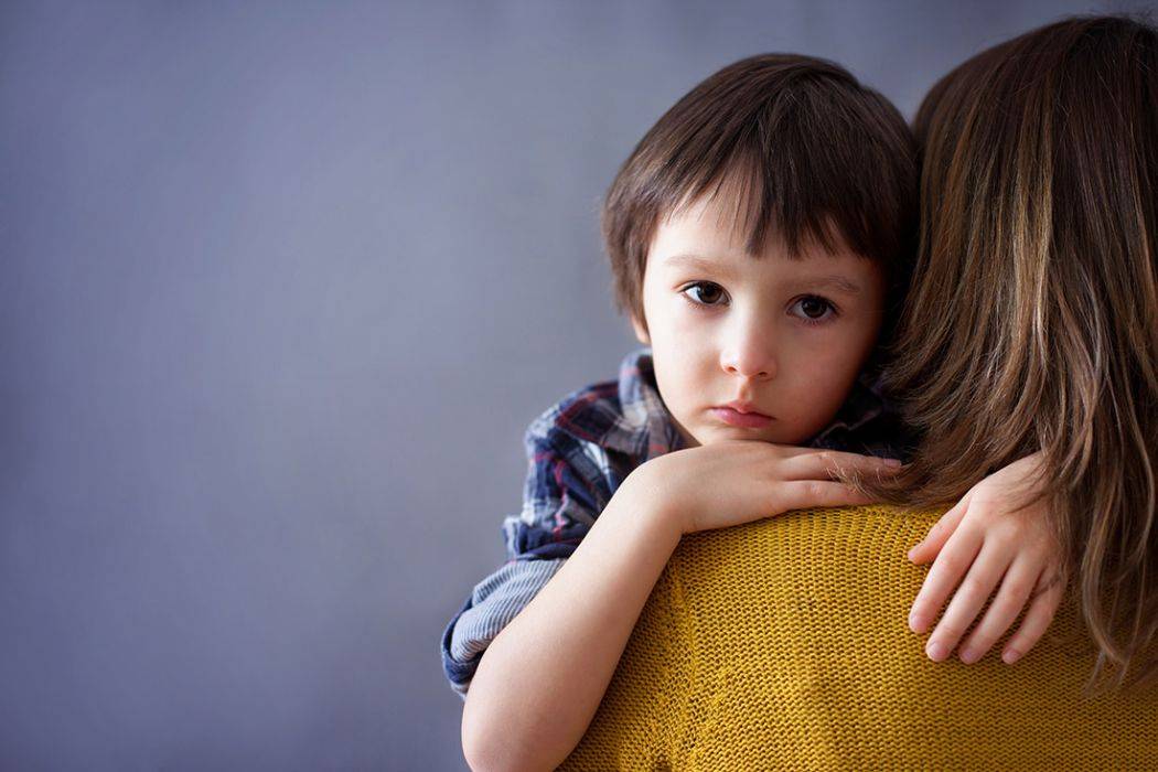  کودکان مبتلا به اوتیسم چه علائمی دارند؟