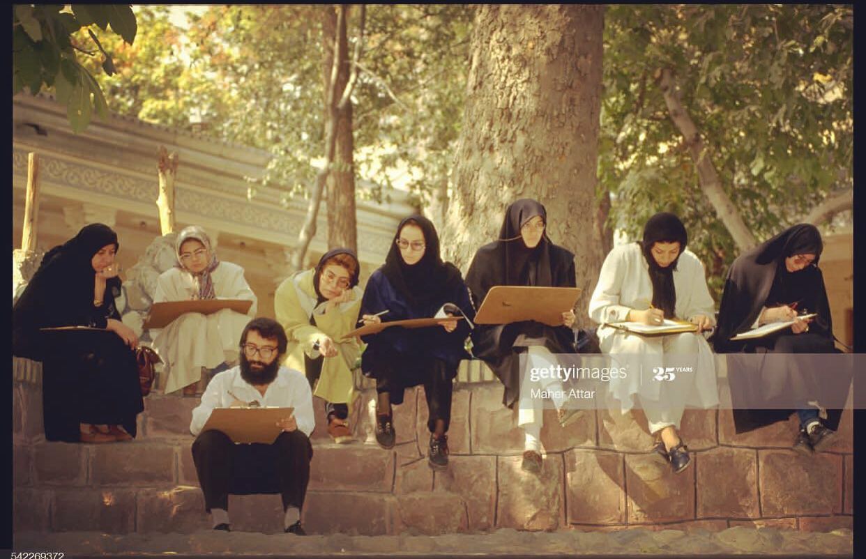تصویر خاص از کلاس نقاشی چند زن در پارک قیطریه در دهه ۷۰+عکس