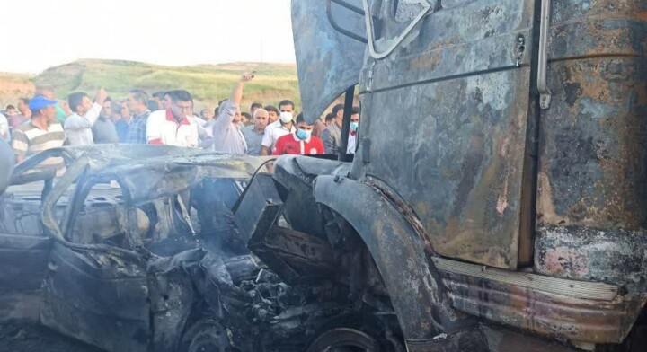  تجاوز به چپ کامیون در ایلام ۴  کشته برجای گذاشت +عکس