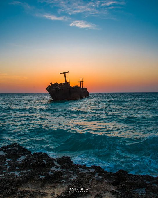 غروب آفتاب در کنار کشتی یونانی در جزیره زیبای کیش+عکس