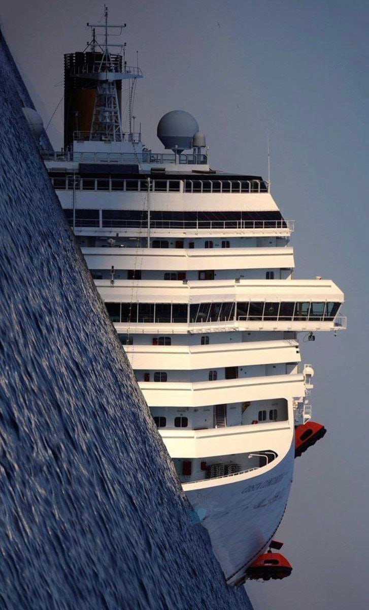 تصویر فوق‌العاده از کشتی کاستا کنکوردیا که با یک صخره برخورد کرد+عکس