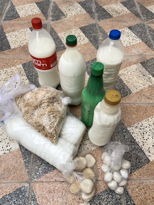 هدیه خاصی که یک معلم عشایر از دانش‌آموزان‌اش گرفت+عکس