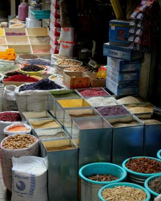 یک ادویه فروشی قدیمی در اردبیل با حال و هوای دیدنی+عکس