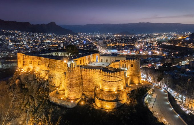 قلعه فلک الافلاک یا دژ شاپورخواست در شب+عکس