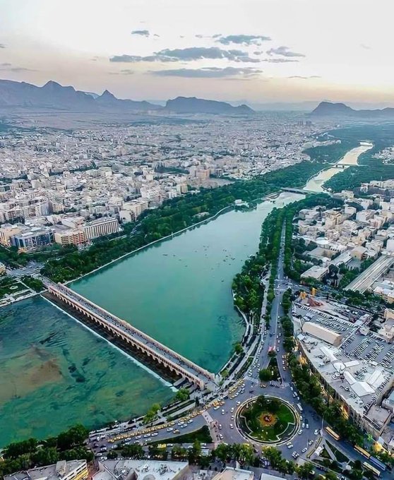 تصویر هوایی از سی‌وسه پل منتشر شده در یک مجله گردشگری خارجی+عکس