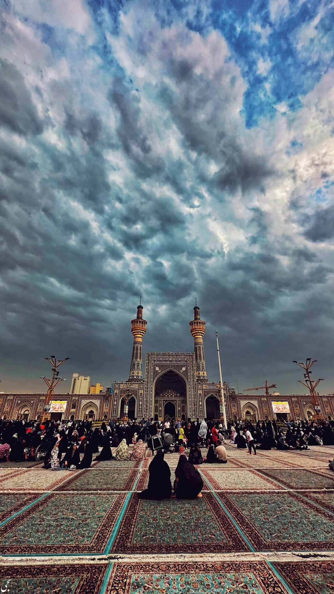 تصویر خاص از آسمان و صحن حرم امام رضا (ع)+عکس