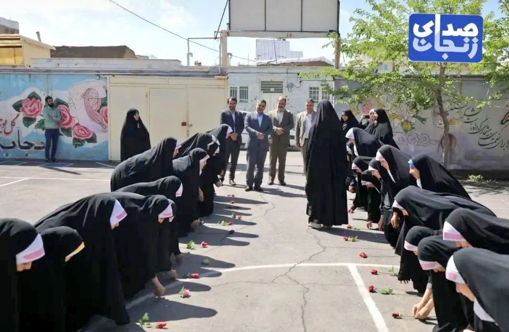  استقبال عجیب از آقای شهردار در مدرسه‌ای در زنجان +عکس