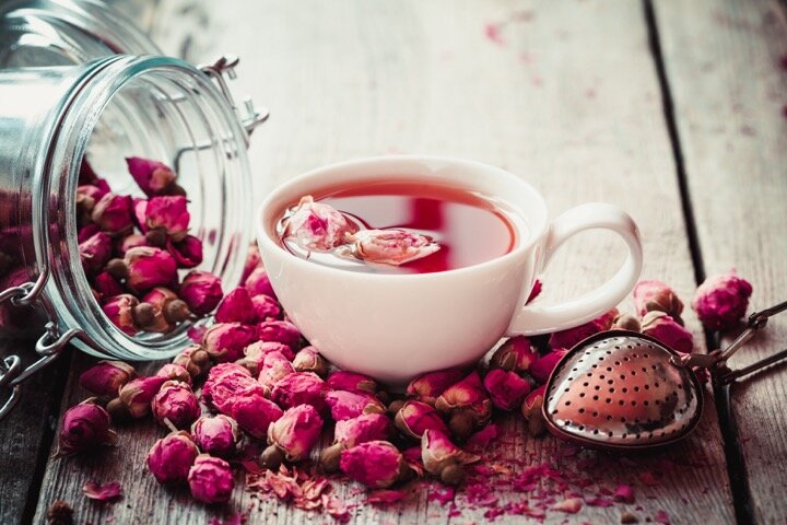 فواید فراوان چای گل رز برای آرامش روان و جوانی پوست +طرز تهیه