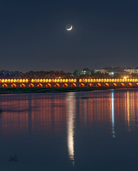 تصویری زیبا از طلوع ماه بر فراز طولانی ترین پل تاریخی زاینده‌رود