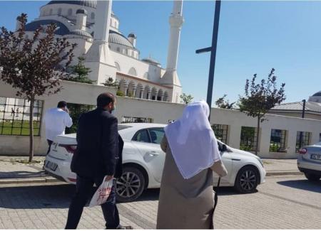 اولین تصویر از مولوی عبدالحمید در خارج از کشور 