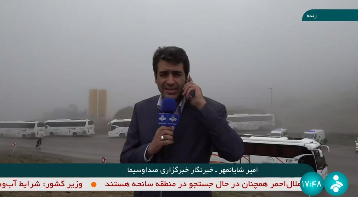 مه سنگین در تصاویر پشت سر خبرنگار صدا و سیما از محله حادثه بالگرد رئیسی+عکس